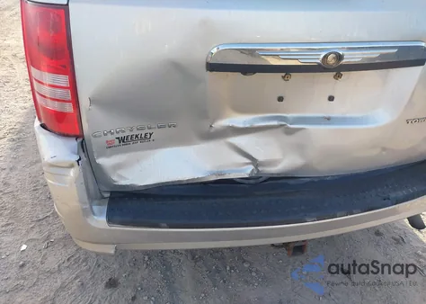 2010 Chrysler Town & Country Touring Plus from USA, damaged, VIN 2A4RR8D15AR405688